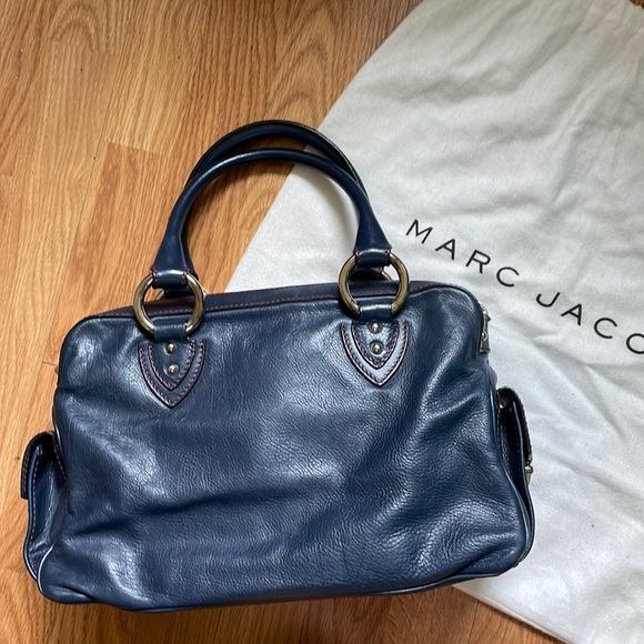 Marc Jacobs leather top handle / shoulder bag. Navy with dark red top stitch - Picture 2 of 16